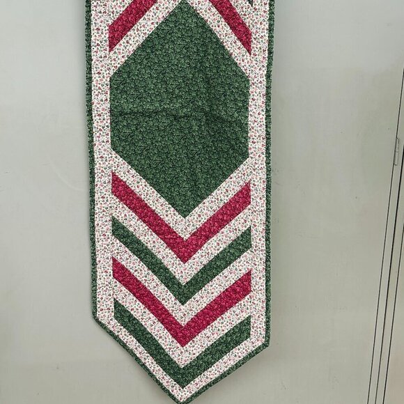 Handmade Patchwork Table Runner Small Prints Country Farmhouse Style Red Green - Picture 1 of 9